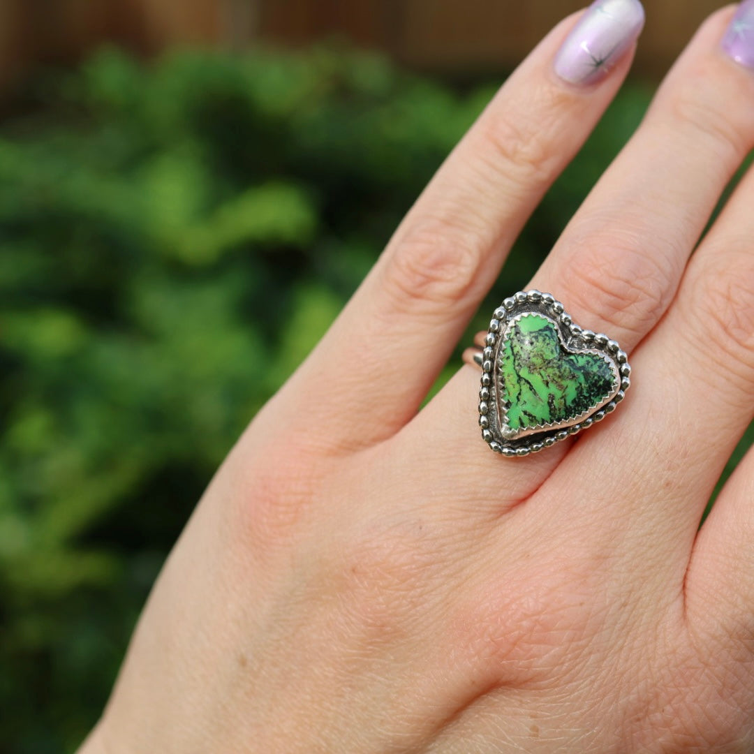 Turquoise Beaded Heart Ring | Green Yungai Ring | Size 6.5