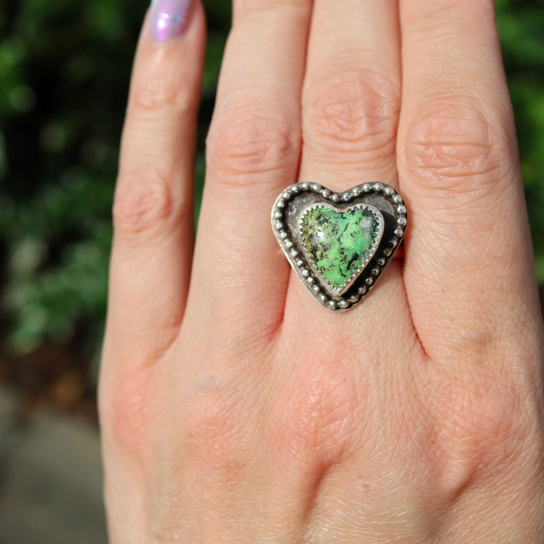 Turquoise Beaded Heart Ring | Green Yungai Ring | Size 8