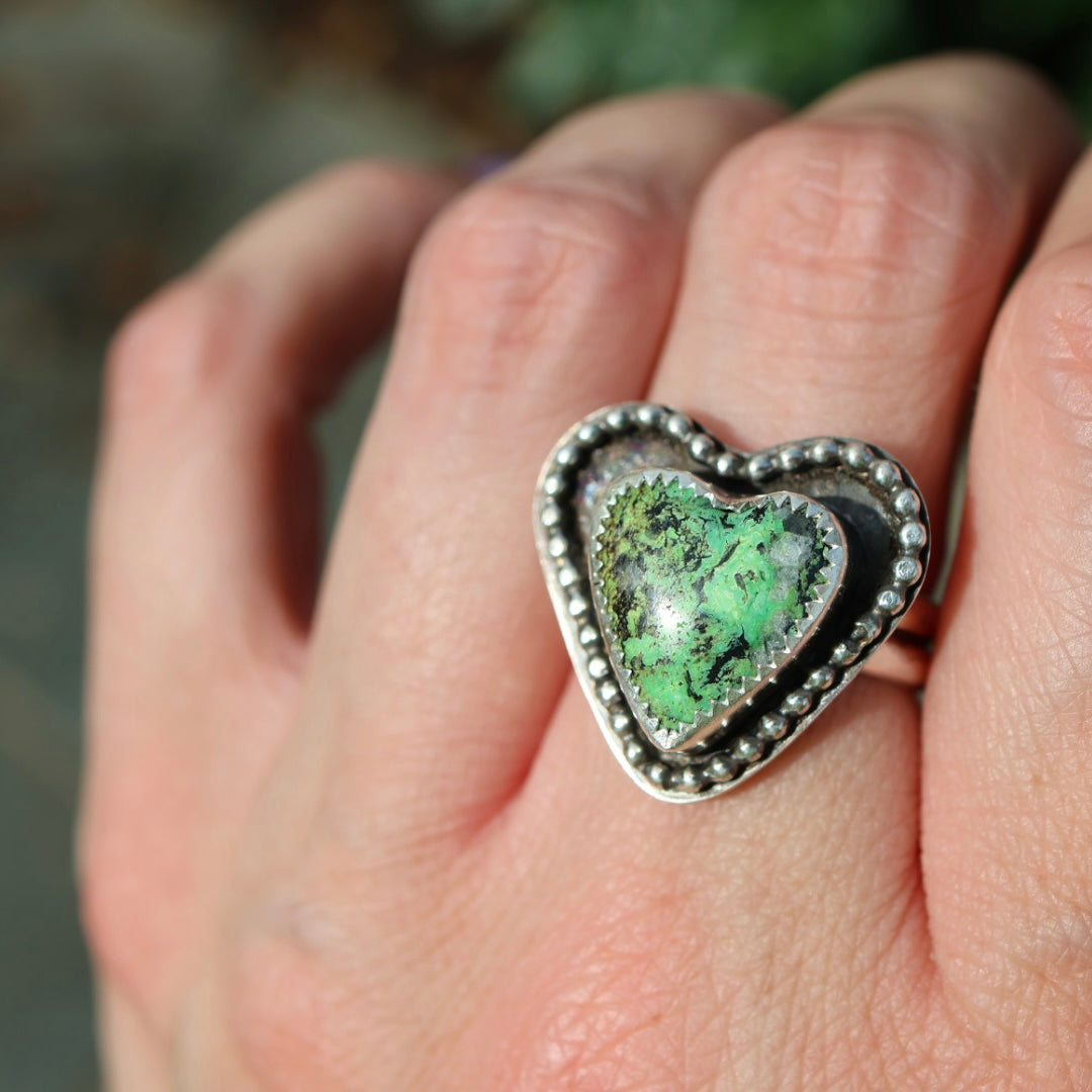 Turquoise Beaded Heart Ring | Green Yungai Ring | Size 8