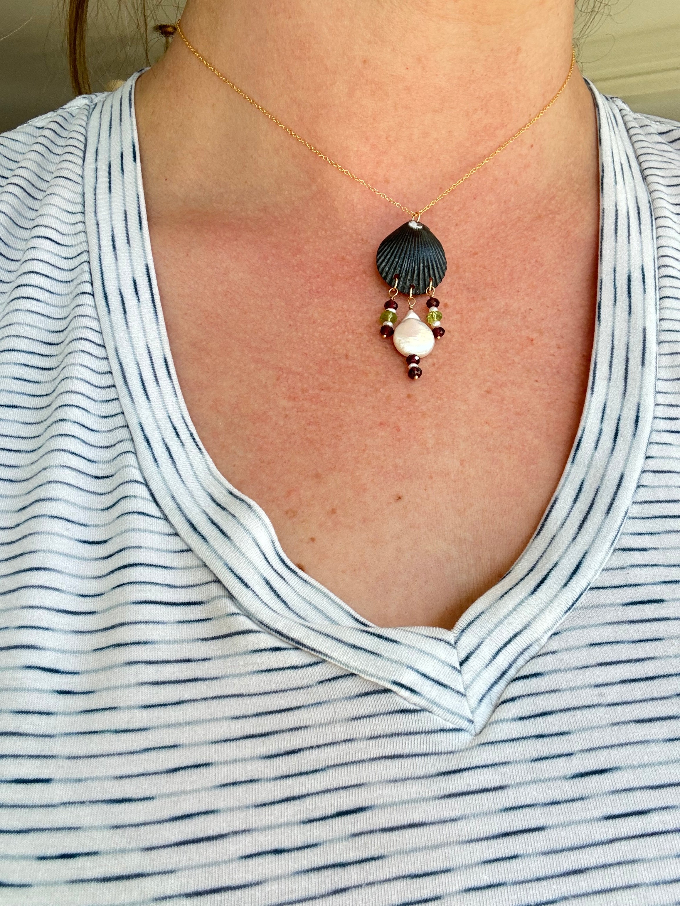 Black Shell Necklace with Pearl