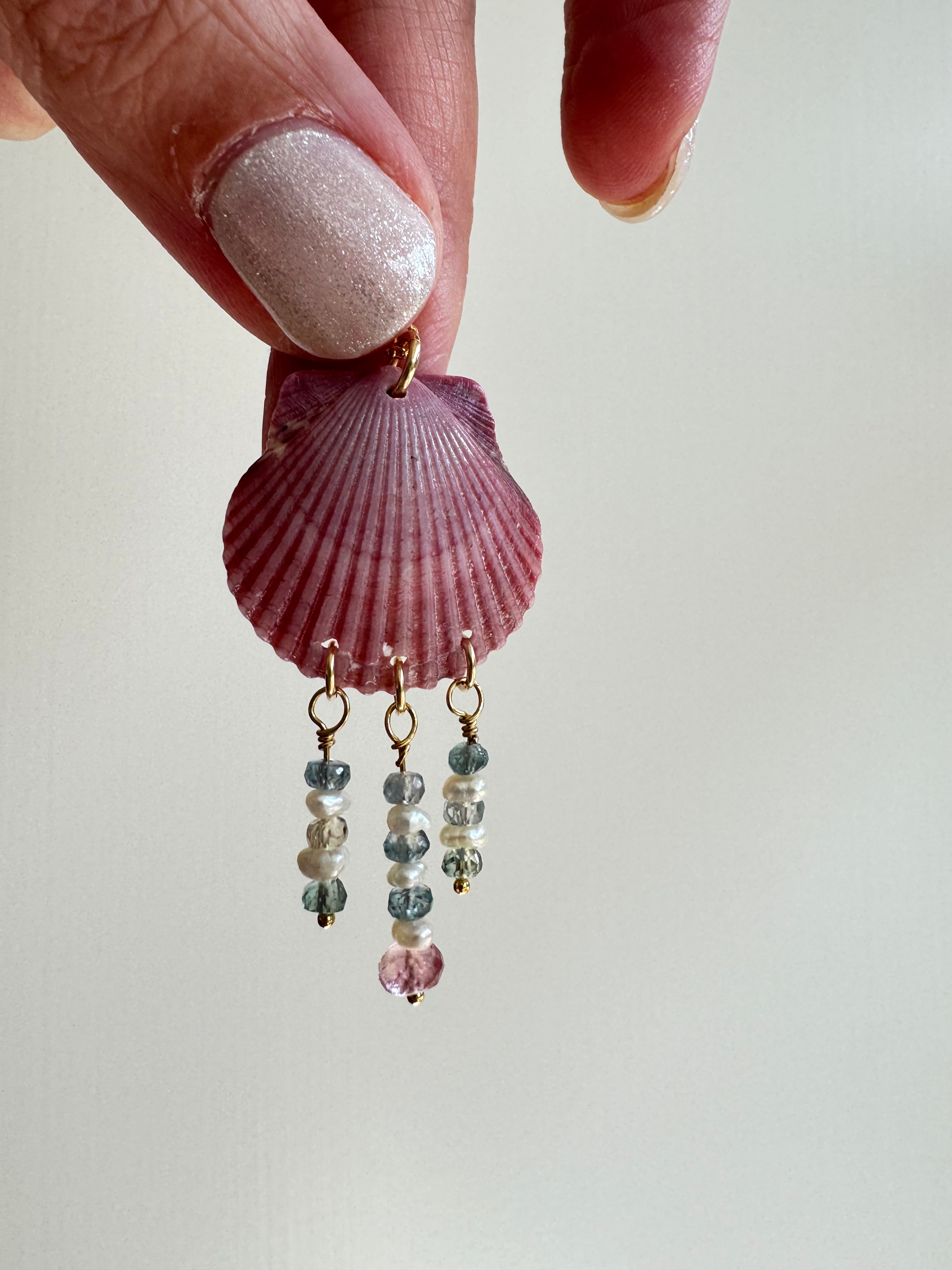 Mauve Shell Necklace with Sapphire