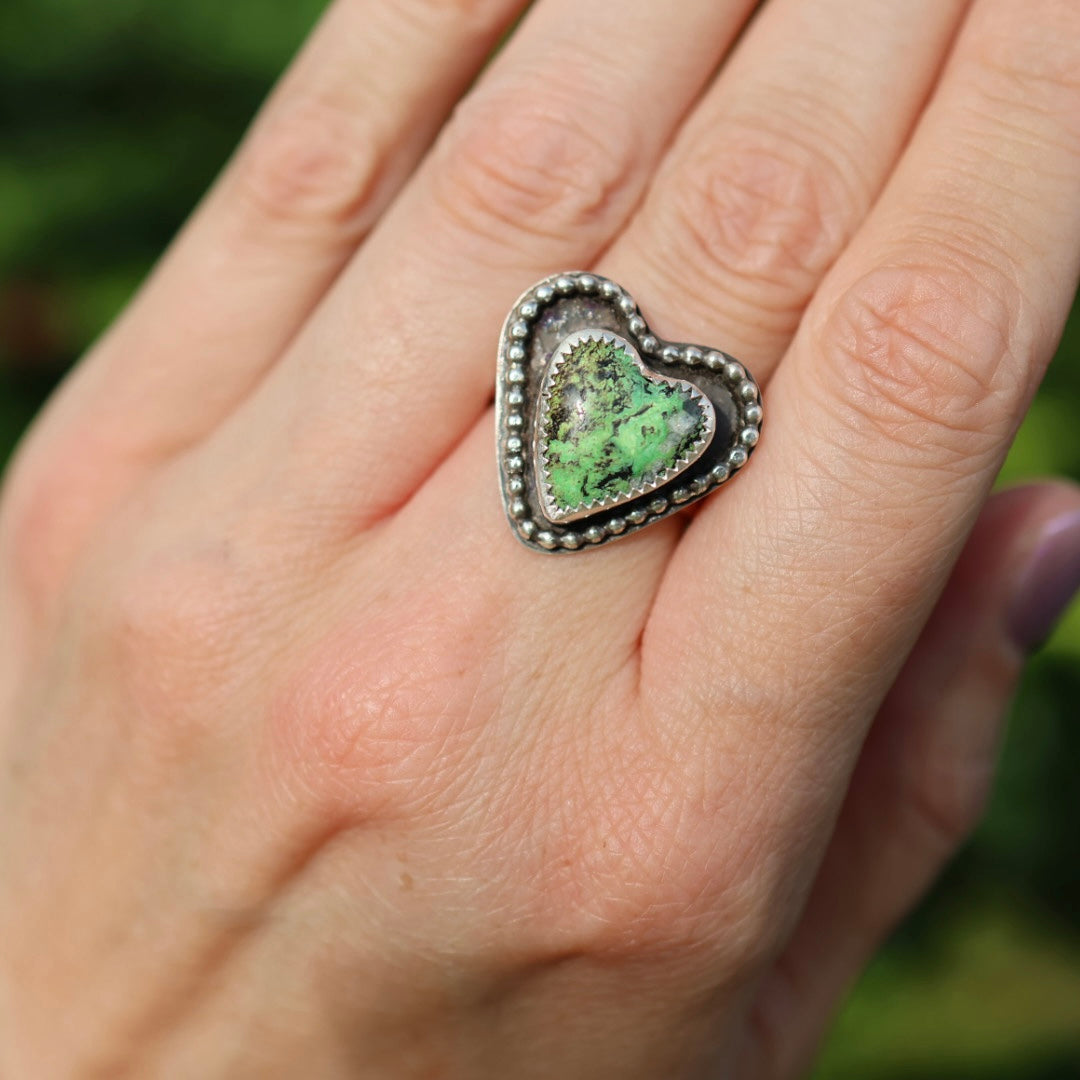 Turquoise Beaded Heart Ring | Green Yungai Ring | Size 8
