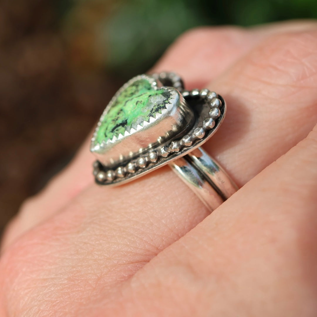 Turquoise Beaded Heart Ring | Green Yungai Ring | Size 8
